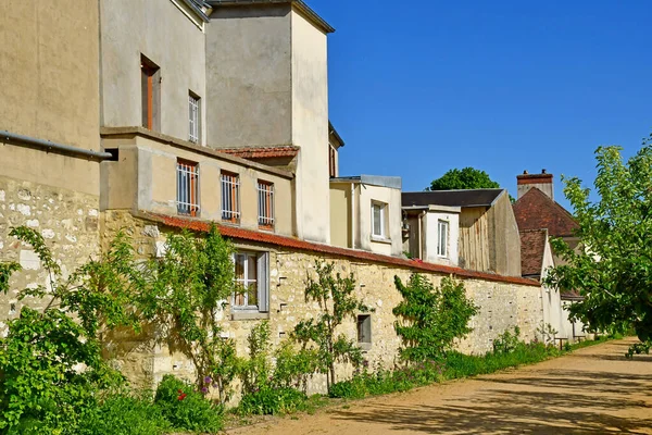 La Roche Guyon; Frankrijk - 15 mei 2019: pittoresk dorpje — Stockfoto