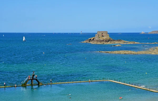 Saint-Malo; Francie-červenec 28 2019: malebné město v létě — Stock fotografie