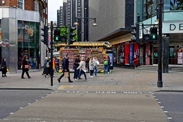 London, Anglia-május 8 2019: Store-ban Oxford Street — Stock Fotó