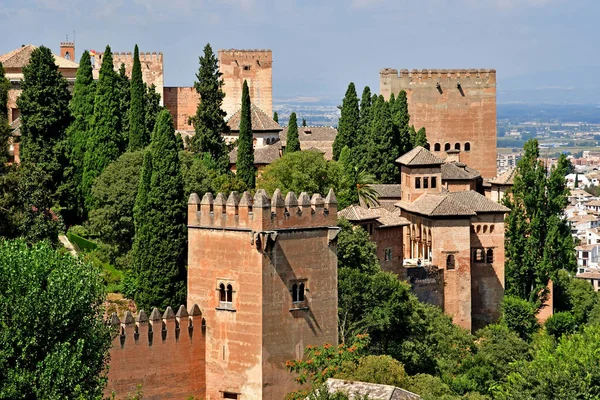 Granada; İspanya - 27 Ağustos 2019 : Alhambra sarayı — Stok fotoğraf