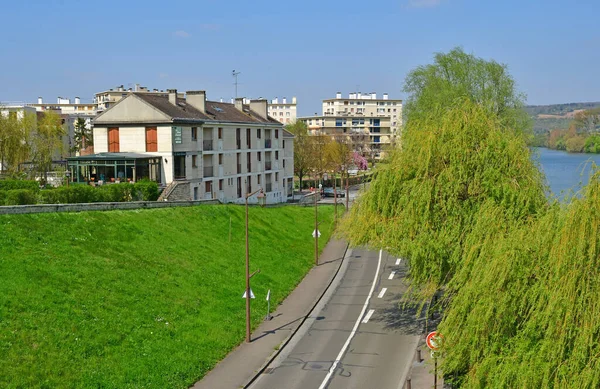 Mantes la Jolie; France - april 12 2019 : the city center — Stock Photo, Image
