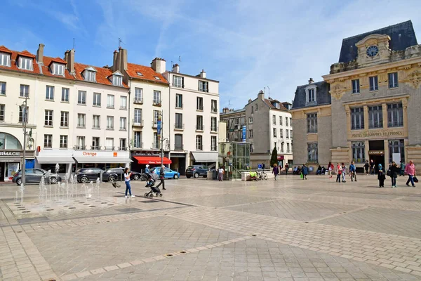 Saint Germain en Laye; Fransa - 20 Nisan 2019 : pazar meydanı — Stok fotoğraf