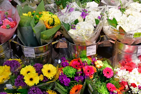 Londra, Inghilterra - 8 maggio 2019: store in Oxford street — Foto Stock