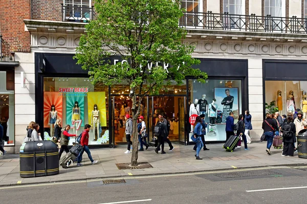 London, England - May 8 2019: store in Oxford street — стоковое фото