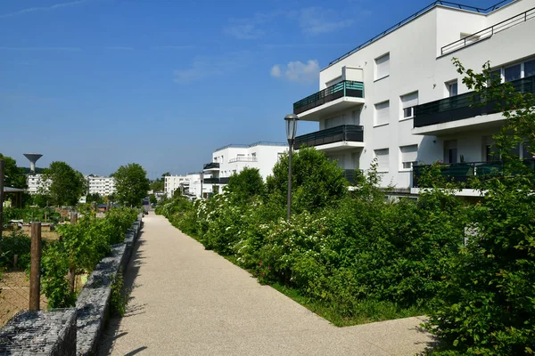 Les Mureaux ; France - 25 mai 2019 : bloc d'appartements — Photo