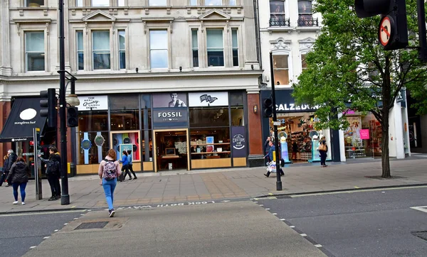 Londres, Inglaterra - 8 de mayo de 2019: tienda en Oxford street —  Fotos de Stock