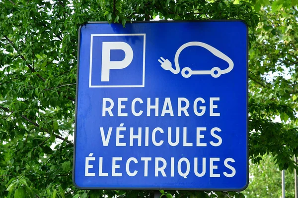 Les Mureaux; Fransa - 25 Mayıs 2019: elektrikli araba — Stok fotoğraf