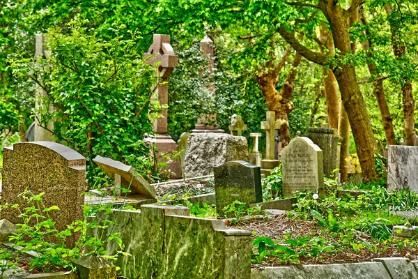 Londres, Inglaterra - 6 de mayo de 2019: Cementerio de Highgate — Foto de Stock