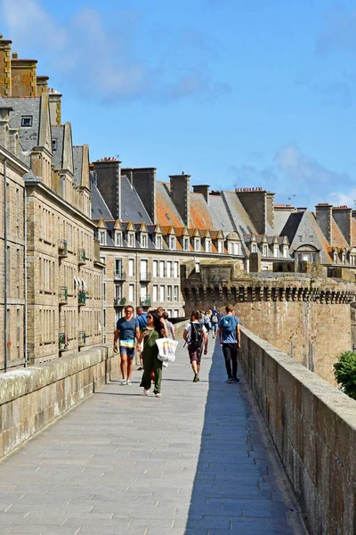 Saint Malo; Frankrike-juli 28 2019: pittoresk stad i sommar — Stockfoto