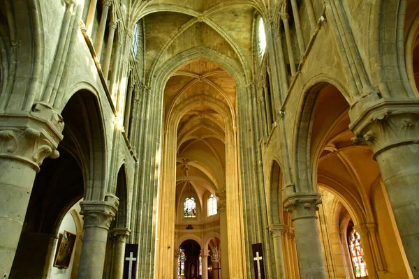 Triel sur Seine; França - 22 de março de 2019: São Marti histórico — Fotografia de Stock