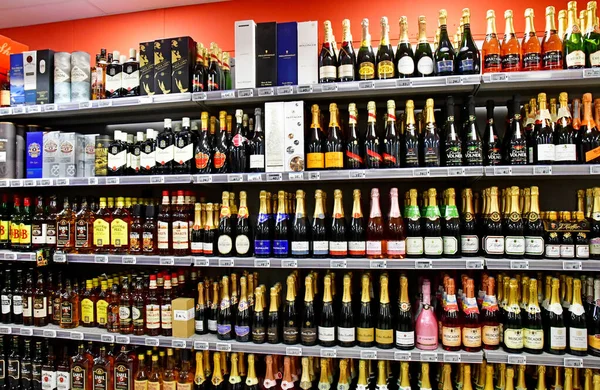 Saint malo; frankreich - 28. juli 2019: supermarkt — Stockfoto