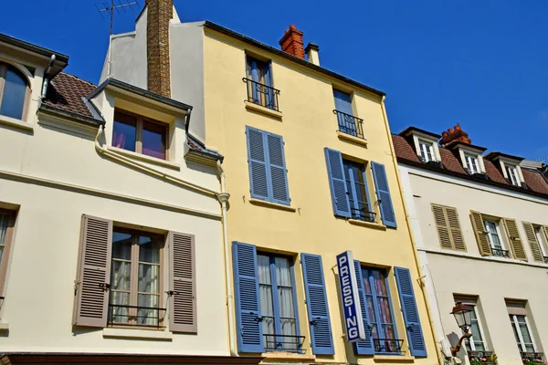 Mantes la Jolie; Francia - 12 de abril de 2019: el centro de la ciudad — Foto de Stock