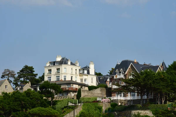 Dinard; France - july 23 2019 : picturesque city in summer — Stock Photo, Image