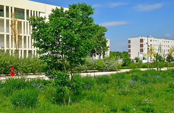 Les Mureaux; Frankrijk - 25 mei 2019: flatgebouw — Stockfoto