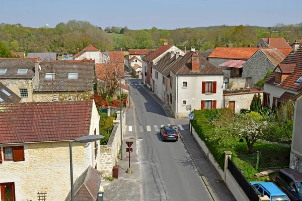 Jouy le Moutier, Fransa - 16 Nisan 2019: köy merkezi — Stok fotoğraf