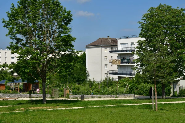 Les Mureaux; Francie-květen 25 2019: budovy — Stock fotografie