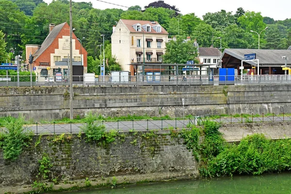 L Isle Adam, France - june 24 2019 : picturesque city in summer — Stock Photo, Image