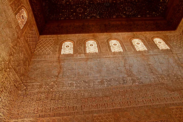 Granada Spanje-augustus 27 2019: Alhambra Palace — Stockfoto