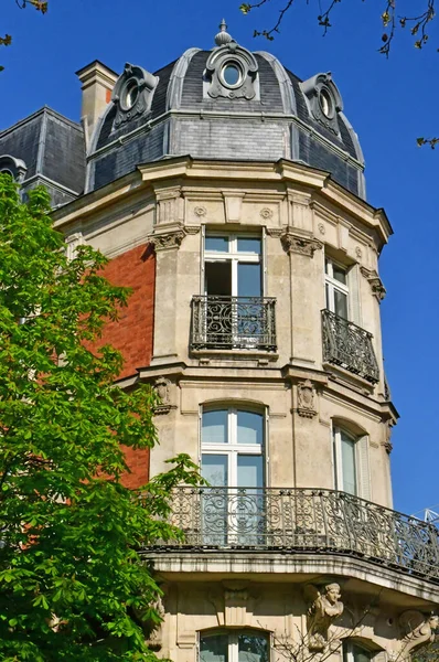 Paris; France - march 31 2019 : avenue Georges Mandel — Stock Photo, Image