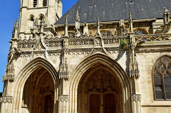 Poissy, Francie - květen 16 2019: Vysokoškolský kostel — Stock fotografie