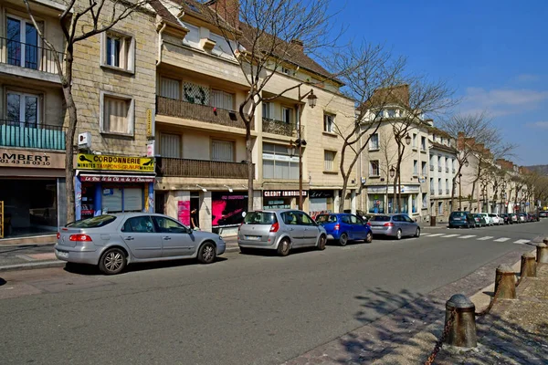 Mantes la Jolie; Francia - 12 de abril de 2019: el centro de la ciudad — Foto de Stock