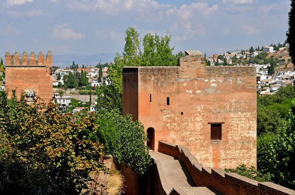 Granada; İspanya - 27 Ağustos 2019 : Alhambra sarayı — Stok fotoğraf