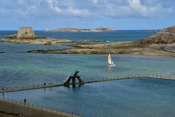 Saint Malo; França - 28 de julho de 2019: cidade pitoresca no verão — Fotografia de Stock