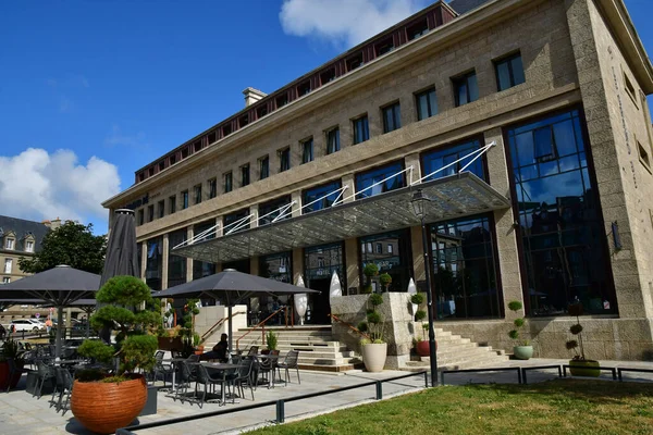 सेंट मालो; फ्रांस 28 जुलाई 2019: होटल रेस्तरां — स्टॉक फ़ोटो, इमेज