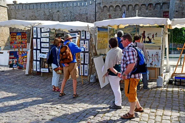 Saint Malo; Frankreich - 28. Juli 2019: Malereiausstellung — Stockfoto
