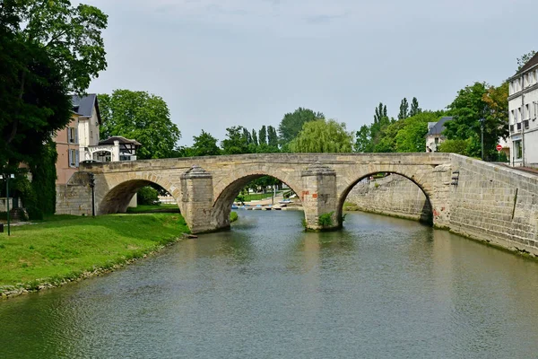 L Isle Adam, Francja - czerwiec 24 2019: Oise riverside — Zdjęcie stockowe