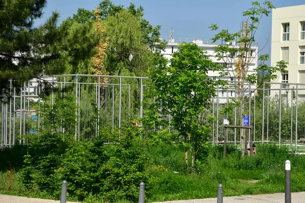 Les Mureaux；France - May 25 2019：block of flats — 图库照片