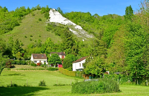 Haute Isle; França - 15 de maio de 2019: paisagem pitoresca no summ — Fotografia de Stock