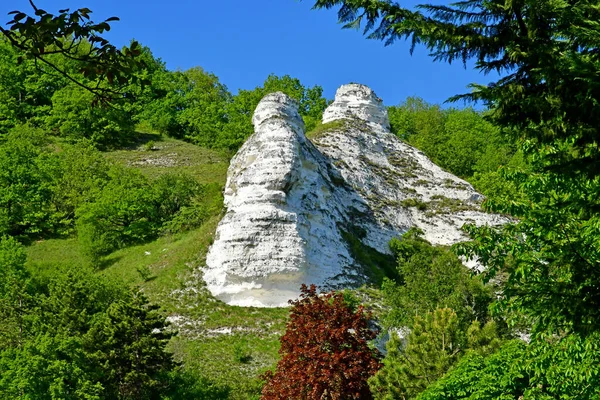 Haute Isle; Francia - 15 de mayo de 2019: pintoresco paisaje en summ —  Fotos de Stock