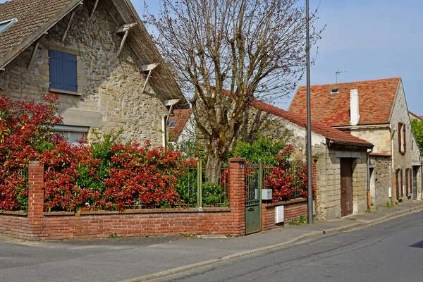 Jouy le Moutier, France - april 16 2019 : village center — Stock Photo, Image