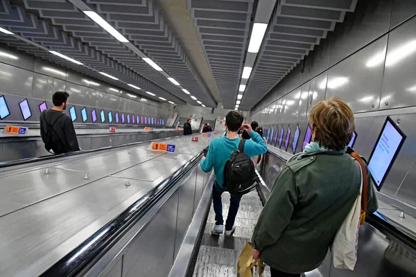 Londres, Inglaterra - 8 de mayo de 2019: underground — Foto de Stock