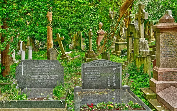 Lontoo, Englanti - toukokuu 6 2019: Highgaten hautausmaa — kuvapankkivalokuva