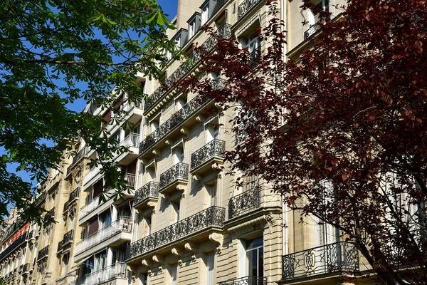 Paris; Frankreich - 31. März 2019: avenue georges mandel — Stockfoto