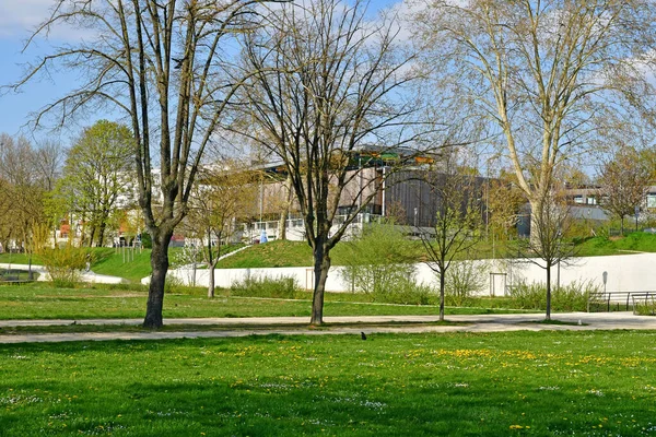 Les Mureaux ; France - 13 avril 2019 : Quartier Molière — Photo