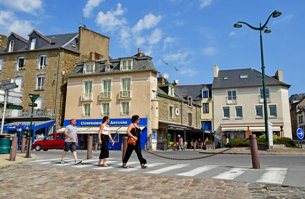 Cancale; França - 25 de julho de 2019: a pitoresca cidade — Fotografia de Stock