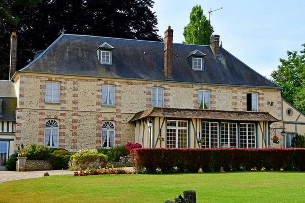 Harquency Frankrijk-juli 19 2019: La Grange de Bourgoult, een OL — Stockfoto