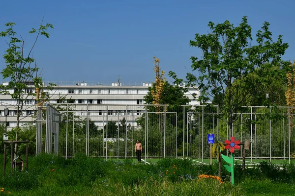 Les Mureaux；France - May 25 2019：block of flats — 图库照片