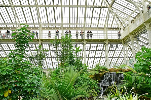 Londra; Kew, Inghilterra - 5 maggio 2019: i Kew Gardens — Foto Stock