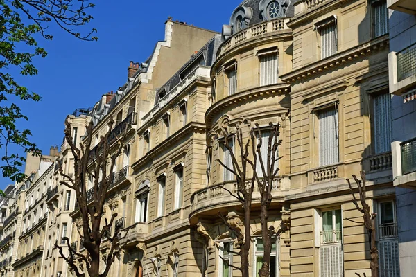 Paris; Frankreich - 31. März 2019: avenue georges mandel — Stockfoto