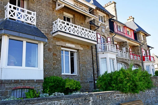 Saint Malo; Francia - 28 de julio de 2019: pintoresca ciudad en verano — Foto de Stock