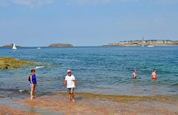 Saint Malo; França - 28 de julho de 2019: cidade pitoresca no verão — Fotografia de Stock