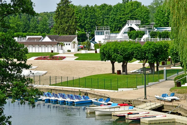 L Isle Adam, France - 24 juin 2019 : Bord de l'Oise — Photo