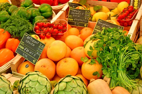 Verneuil sur Seine, Frankrijk - 5 mei 2019: de markt — Stockfoto