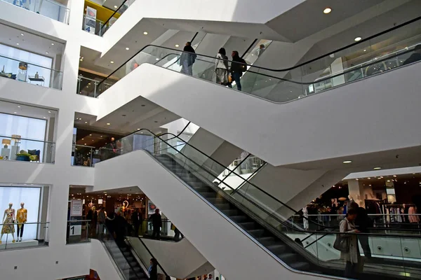 Londres, Inglaterra - 8 de maio de 2019: loja em Oxford street — Fotografia de Stock