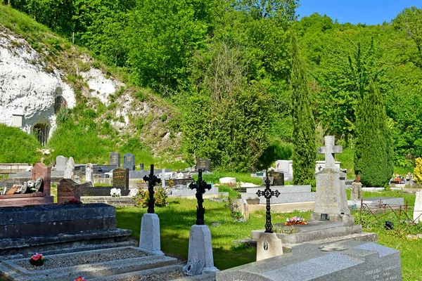 Haute Isle; France - may 15 2019 : cemetery — Stock Photo, Image