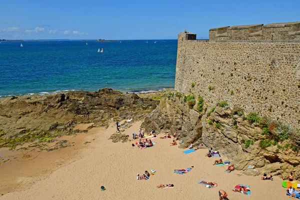 Saint Malo; Frankrike-juli 28 2019: pittoresk stad i sommar — Stockfoto